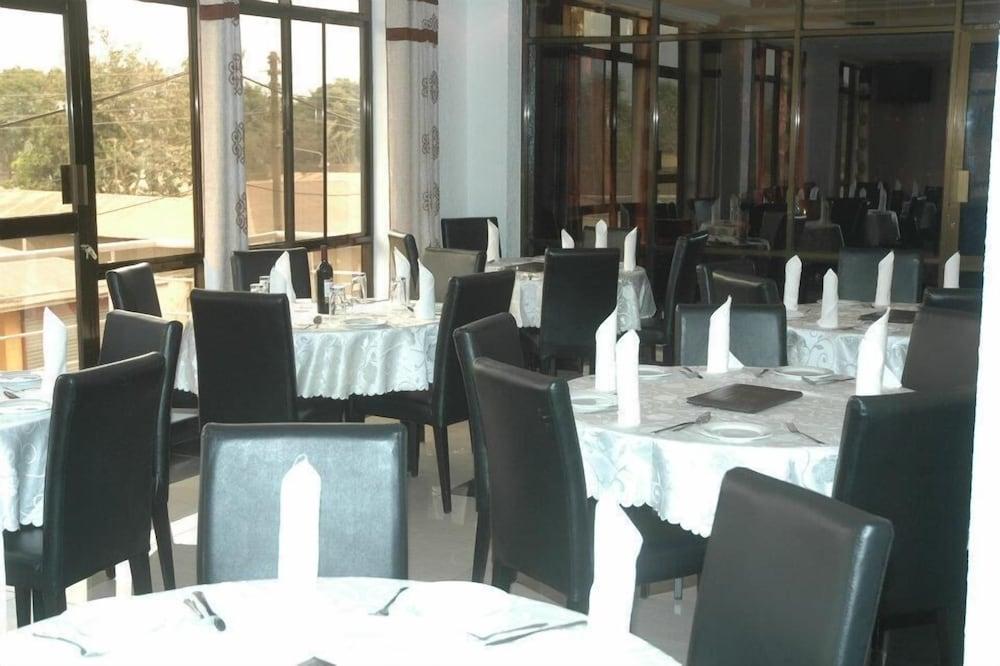 Premier Palace Hotel Arusha Exteriör bild